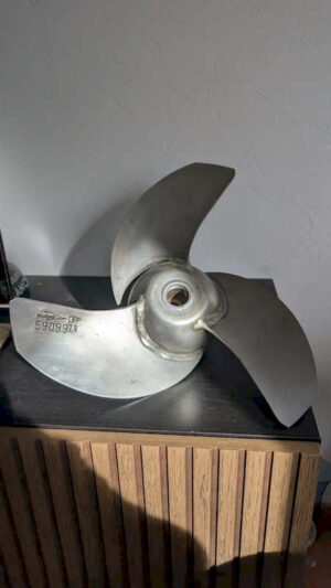 Helice de bateau vintage inox massif 3 pales objet deco marine