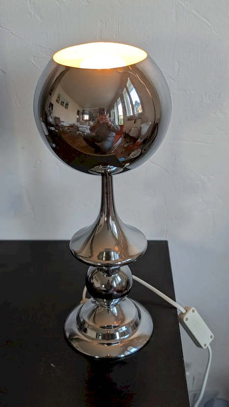 Detail pied travaille metal chrome lampe Spoutnik vintage