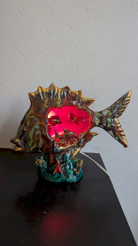 Lampe veilleuse Vallauris poisson céramique vintage 60 70 allumée