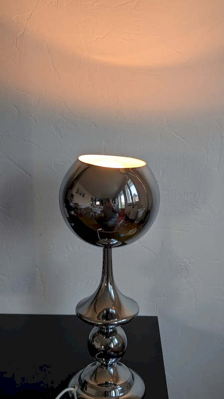 Vue de profil lampe Spoutnik vintage chrome space age 70s