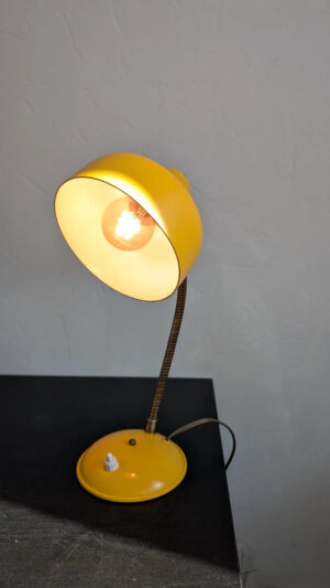 Luminaire ancien fonctionnel et sublime lampe de bureau vintage jaune