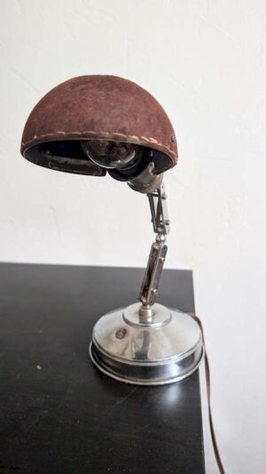 Decoration bureau retro avec lampe de bureau vintage perle rare