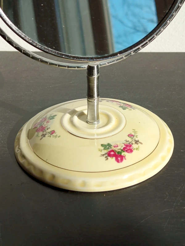 Miroir de Table Vintage en Porcelaine – Décor Floral et Pied Festonné – Image 3