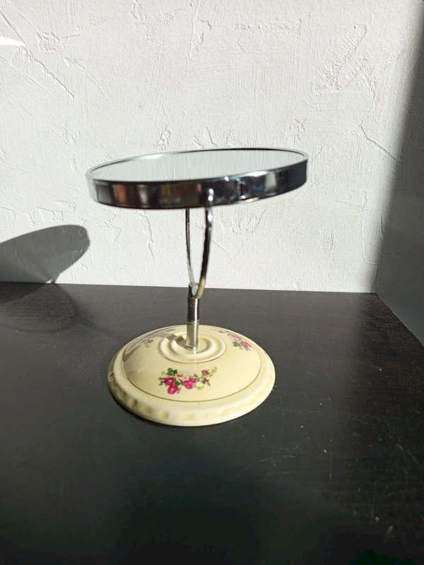 Miroir de Table Vintage en Porcelaine – Décor Floral et Pied Festonné – Image 5