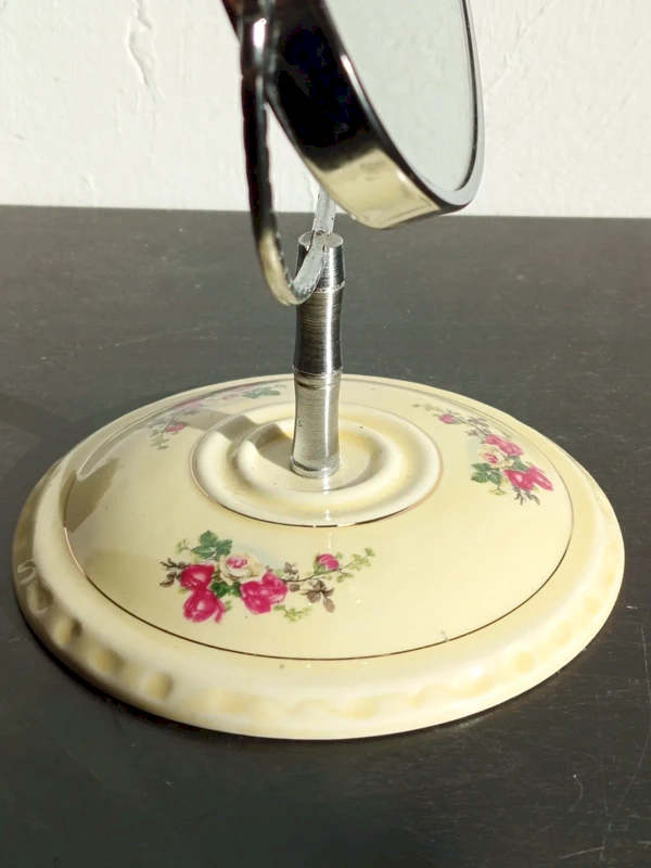 Miroir de Table Vintage en Porcelaine – Décor Floral et Pied Festonné – Image 4