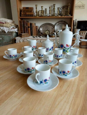 Service a Cafe Vintage porcelaine Berry décor fleurs sans dorure complet