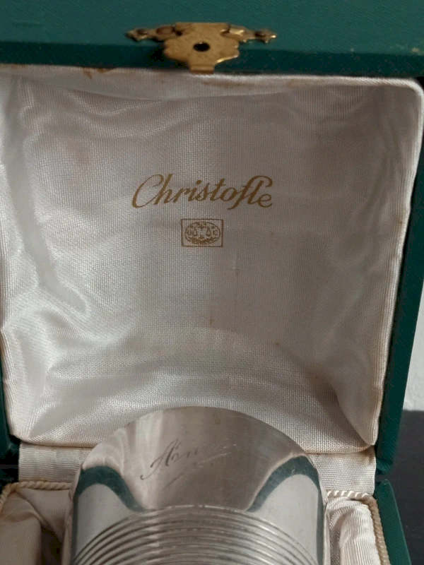 Ecrin d'origine vert et satin blanc pour timbale de bapteme vintage