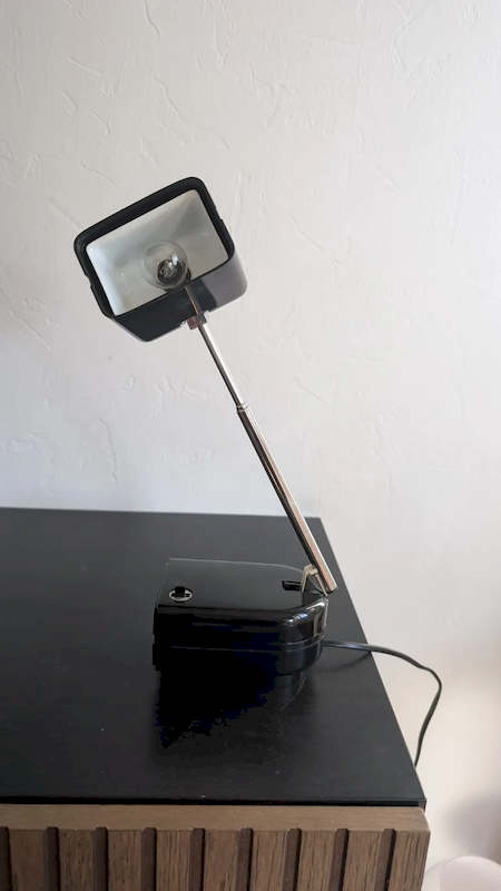 uminaire rétro-futuriste articulé pour bureau ou applique murale