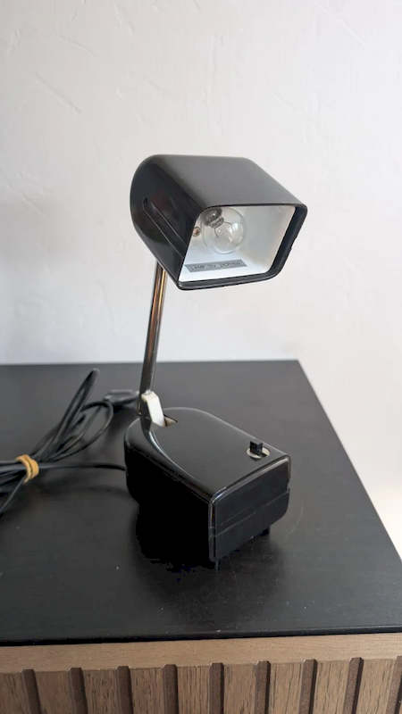 Lampe de bureau design Space Age avec bras chrome semi-déployé