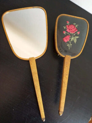 Ensemble de coiffeuse avec miroir à main vintage et brosse brodée dorée