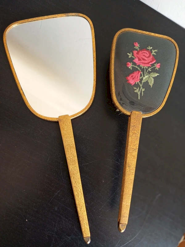 Ensemble de coiffeuse avec miroir à main vintage et brosse brodée dorée