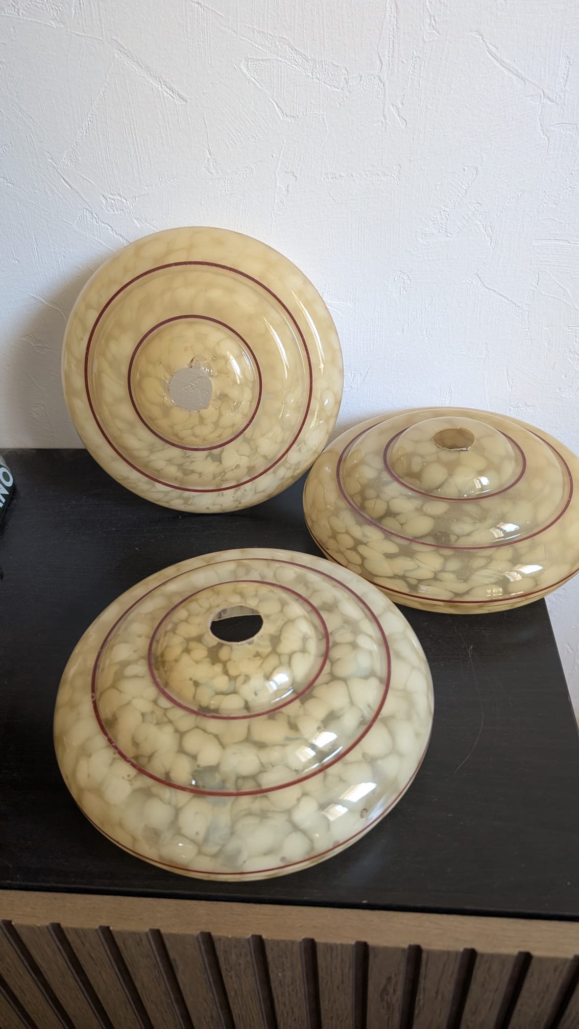 Lot de 3 globes en verre de Clichy vintage jaunes et blancs en forme de corolle