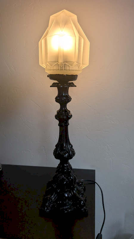 Luminaire ancien lampe de table baroque métal noir eclairée