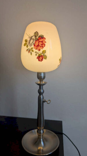 Luminaire vintage lampe de table florale upcycling pied métal brossé