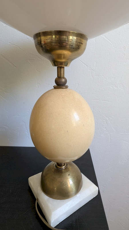 Lampe œuf d'autruche vintage & Laiton – Socle Marbre Blanc – Design Fascinant – Image 8