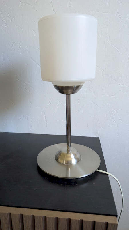 Petite lampe de table vintage en Verre Strié – Socle Métal – Design Harmonieux – Image 3