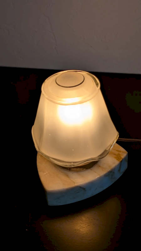 Éclairage tamisé et captivant de la lampe art déco