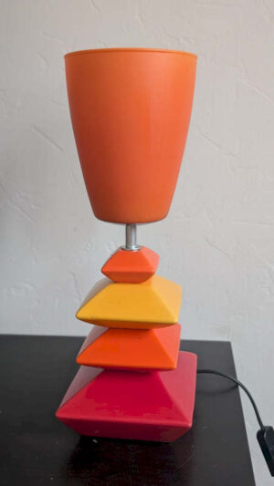Lampe vintage en céramique multicolore avec son globe orange en verre soufflé