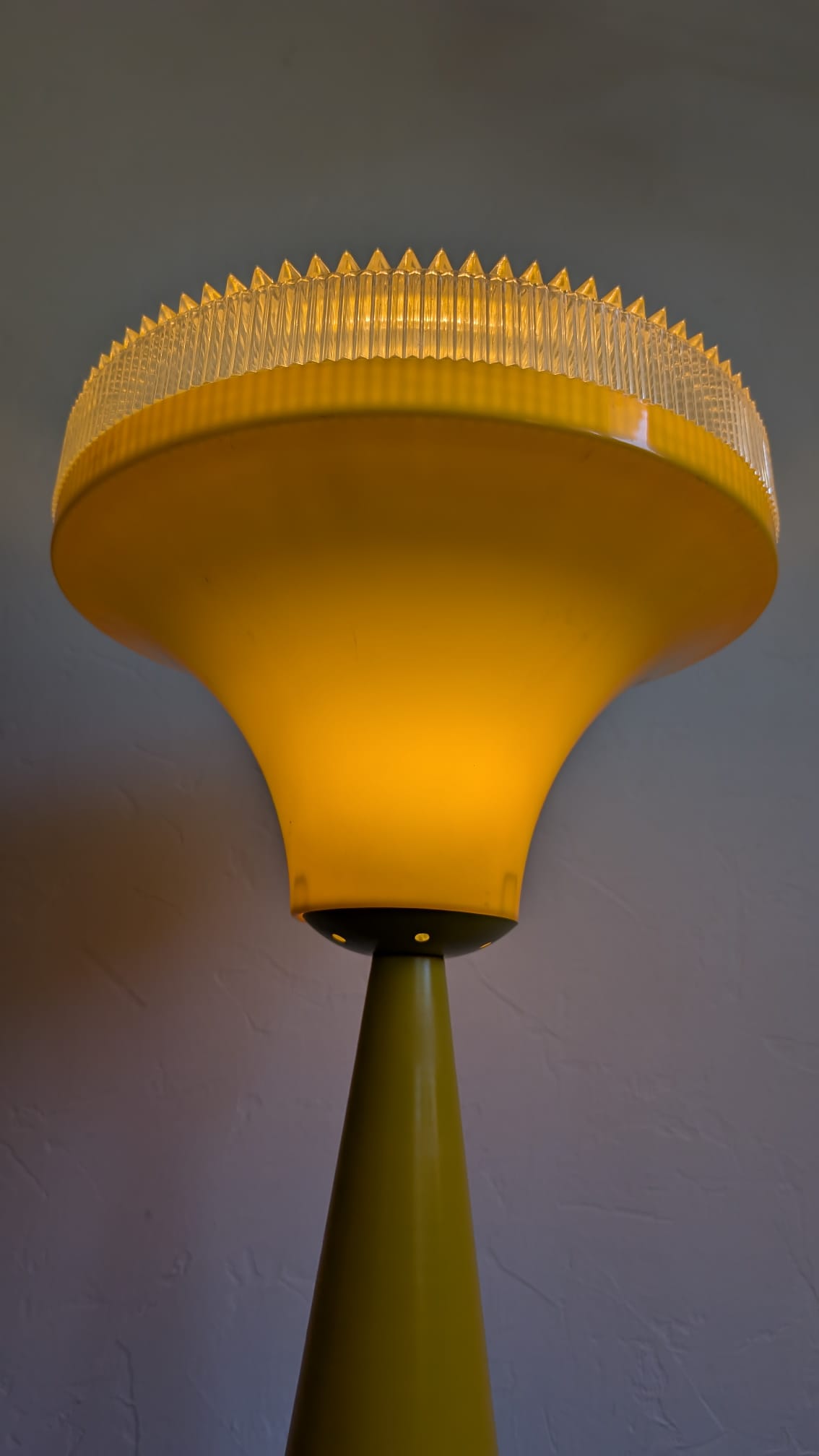 jolie lumière tamisée lampe 70's