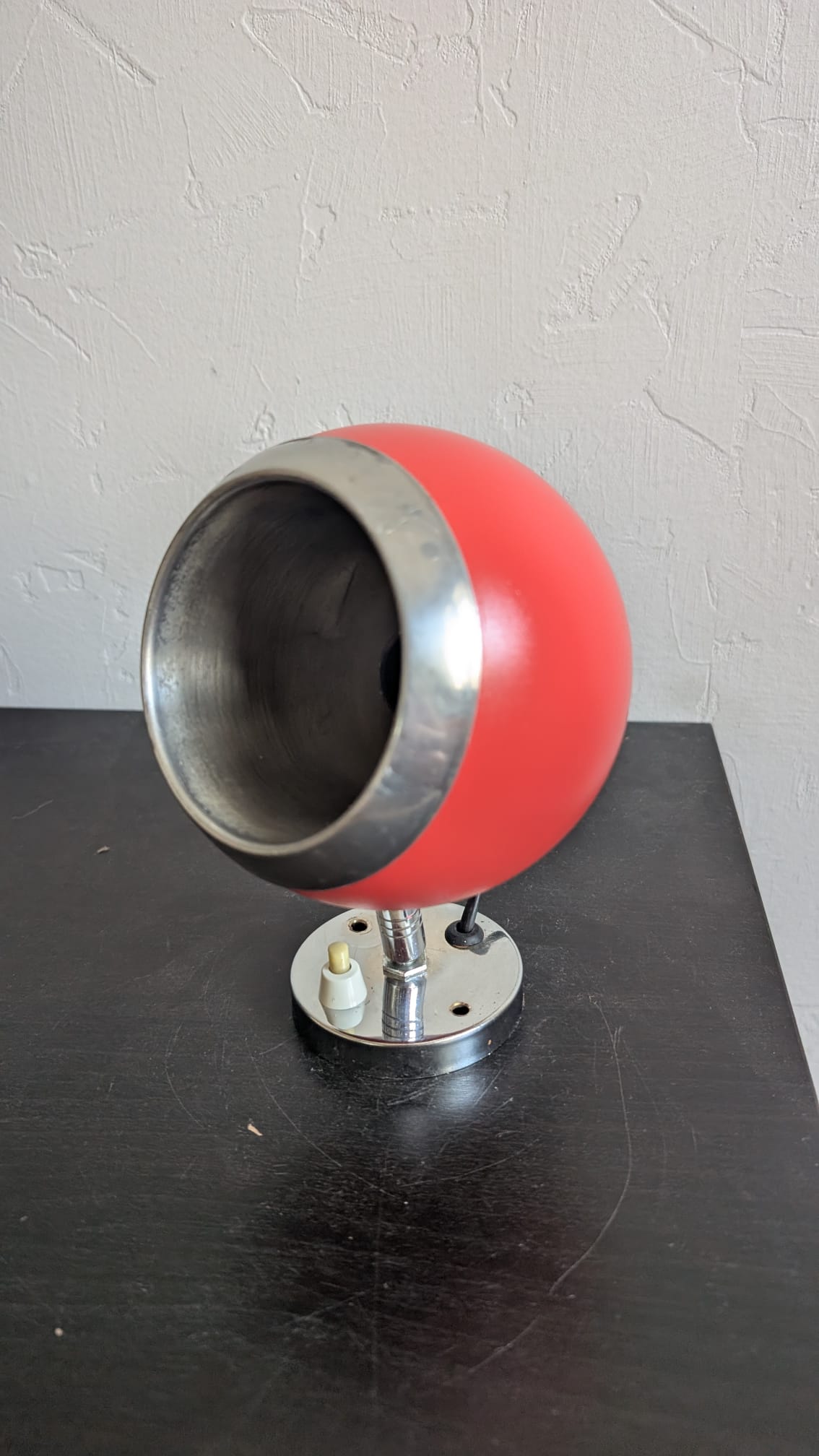 Appliques Eyeball vintage des années 70 rouge corail face avec interrupteur poussoir