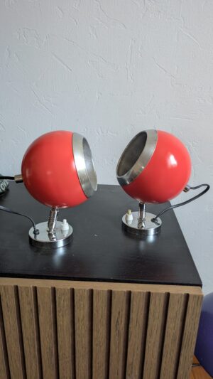Paire d’appliques spots orientables Eyeball vintage 1970 profil rouge corail