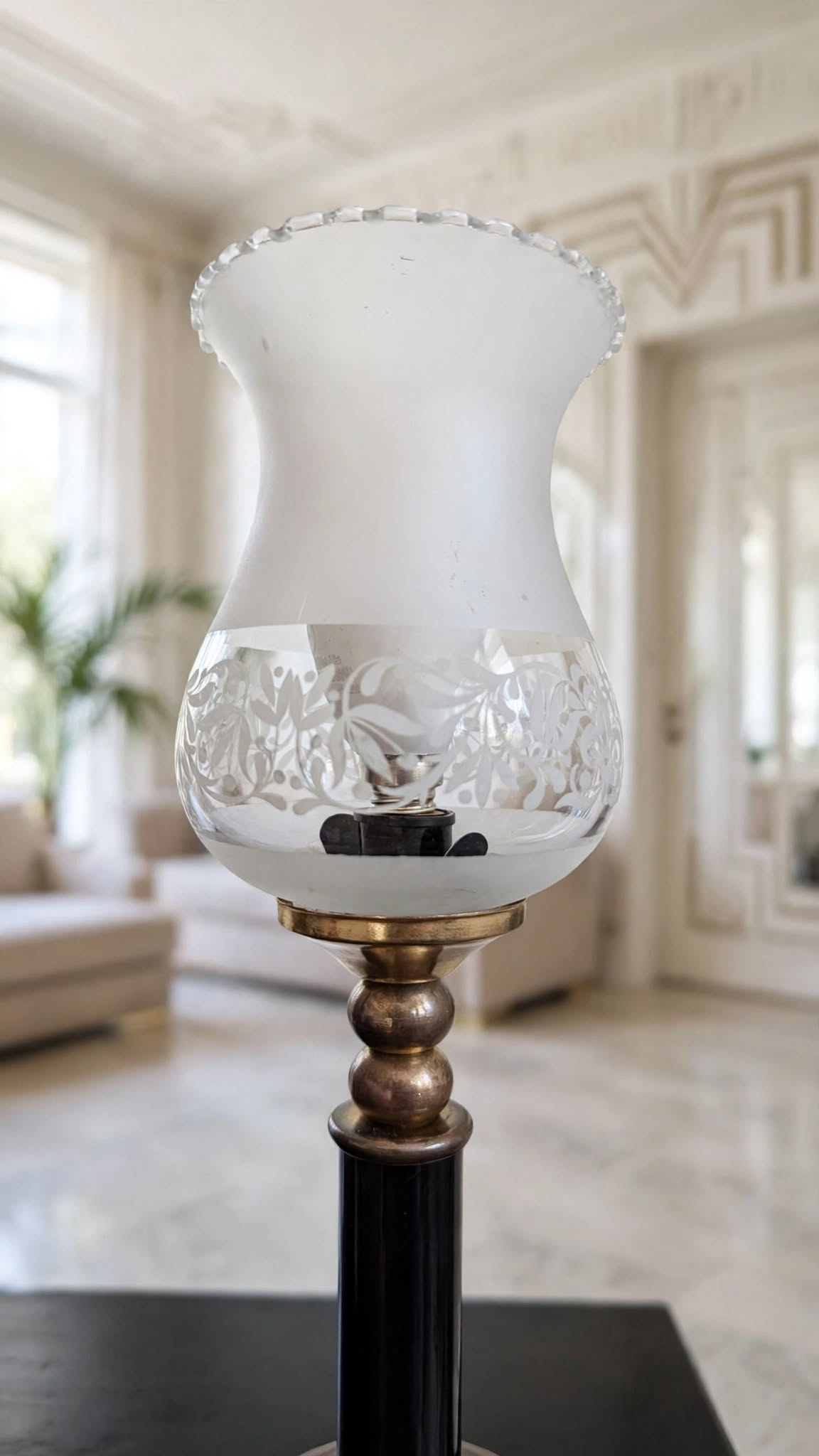 Lampe à poser Art Déco marbre dans un intérieur au style parisien